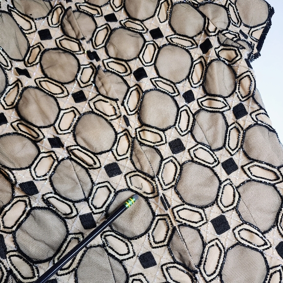 Adrianna Papell Evening Beaded Blouse Sz M 100% Silk Black Gold Geometric Top - Picture 10 of 15